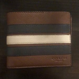 Coach wallet like brand new only used 2 times
